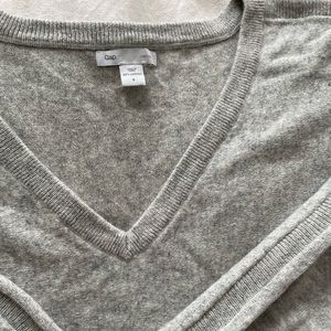GAP Gray Cashmere V-Neck sweater